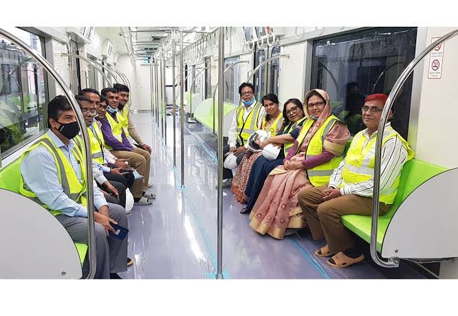 dhaka-metro-rail-riding